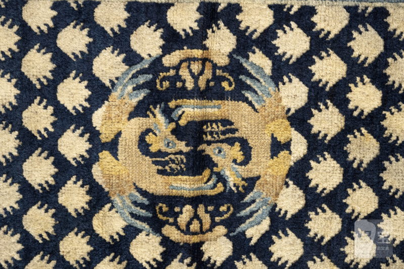 Small rug with phoenix medaillon - 图3